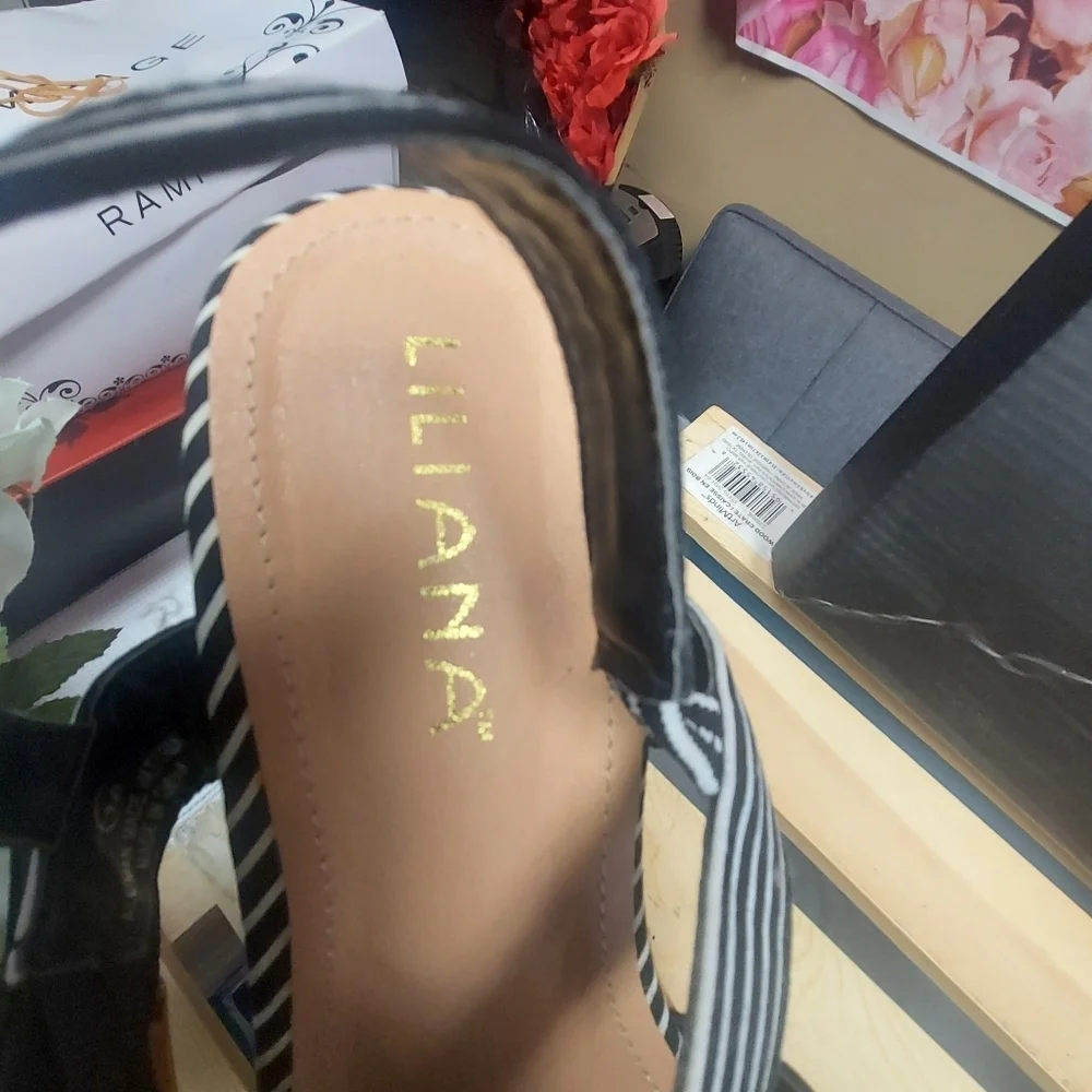 Liliana NWT Emilia 2 Black Size 10 Striped Wedge Sandal